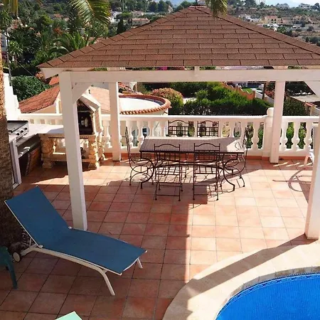 Frente A La Bahia Con Piscina Privada Y Bbq カルプ