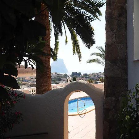 Frente A La Bahia Con Piscina Privada Y Bbq カルプ